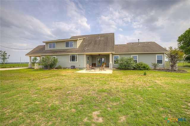 2048 E Martindale Road, Seguin, TX 78155