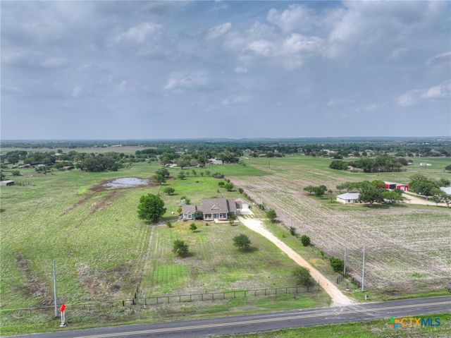 2048 E Martindale Road, Seguin, TX 78155