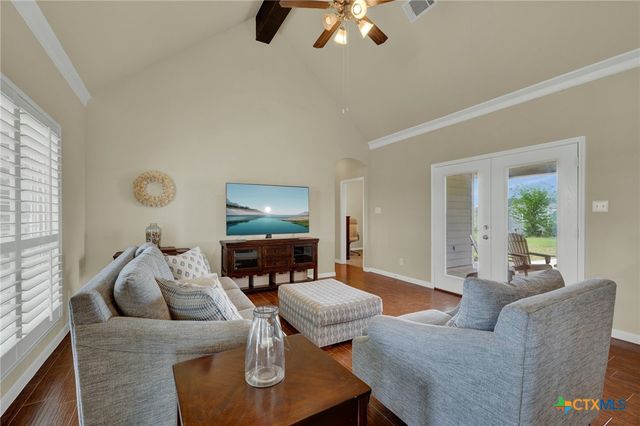 2048 E Martindale Road, Seguin, TX 78155