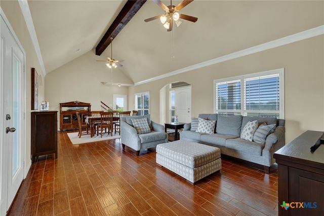 2048 E Martindale Road, Seguin, TX 78155