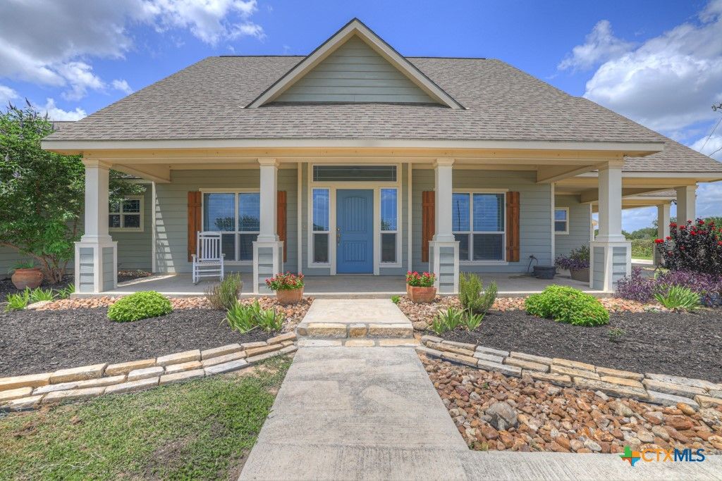 2048 E Martindale Road, Seguin, TX 78155
