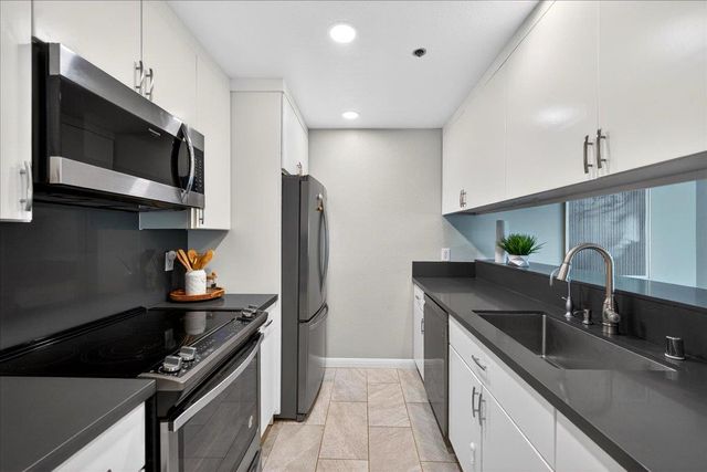 1271 Poplar 406, Sunnyvale, CA 94086