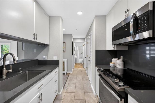 1271 Poplar 406, Sunnyvale, CA 94086
