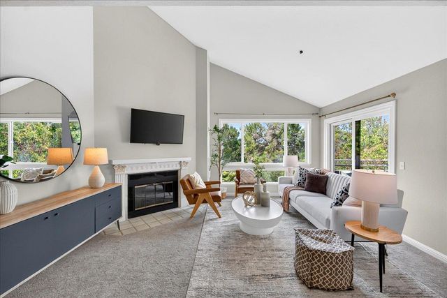 1271 Poplar 406, Sunnyvale, CA 94086