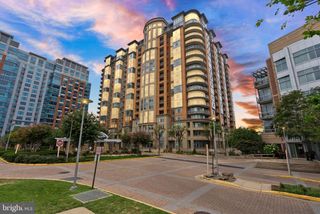 8220 CRESTWOOD HEIGHTS DR #1210, Mclean, VA 22102