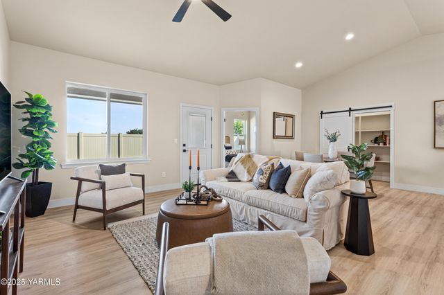 2515 S 47th Ave, Yakima, WA 98903