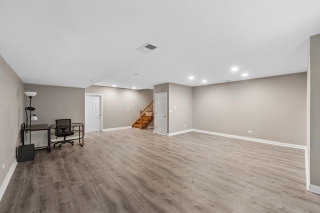 299 Arbor Glen Boulevard, Schaumburg, IL 60195