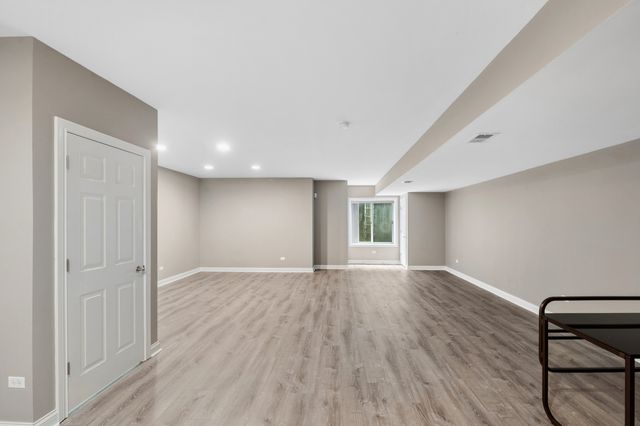 299 Arbor Glen Boulevard, Schaumburg, IL 60195