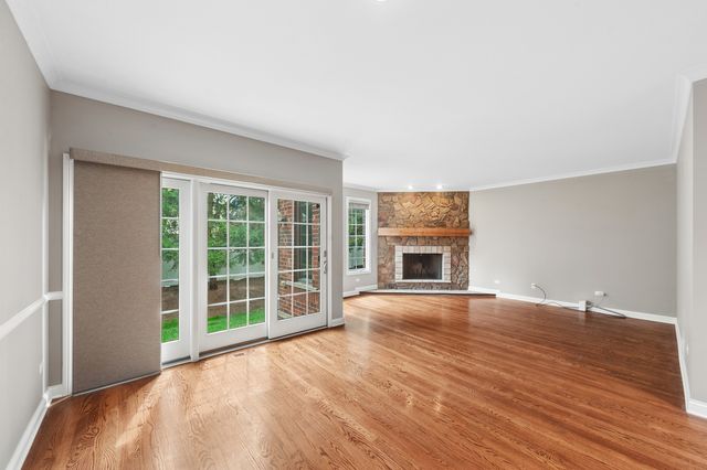 299 Arbor Glen Boulevard, Schaumburg, IL 60195