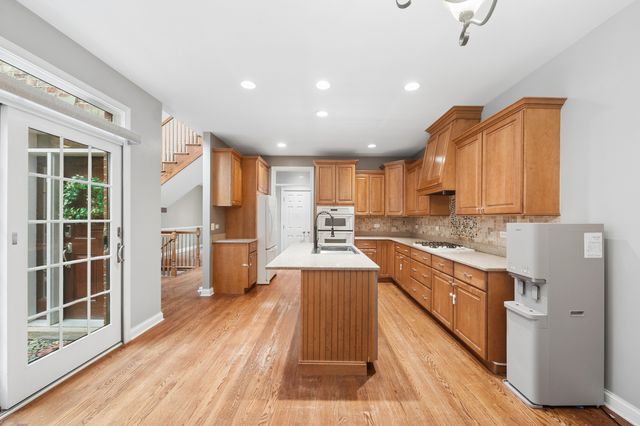 299 Arbor Glen Boulevard, Schaumburg, IL 60195