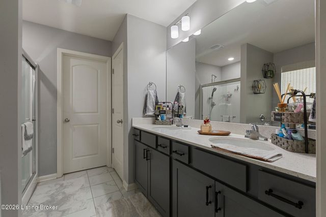 11925 Parkside Vista Ln, Louisville, KY 40229