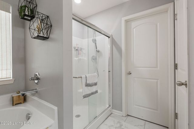 11925 Parkside Vista Ln, Louisville, KY 40229