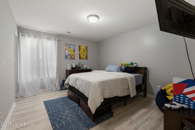 11925 Parkside Vista Ln, Louisville, KY 40229