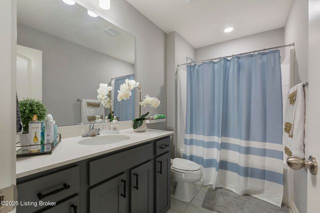 11925 Parkside Vista Ln, Louisville, KY 40229