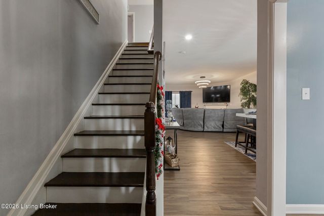 11925 Parkside Vista Ln, Louisville, KY 40229