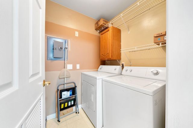 9841 Wildwood Court 2b, Highland, IN 46322