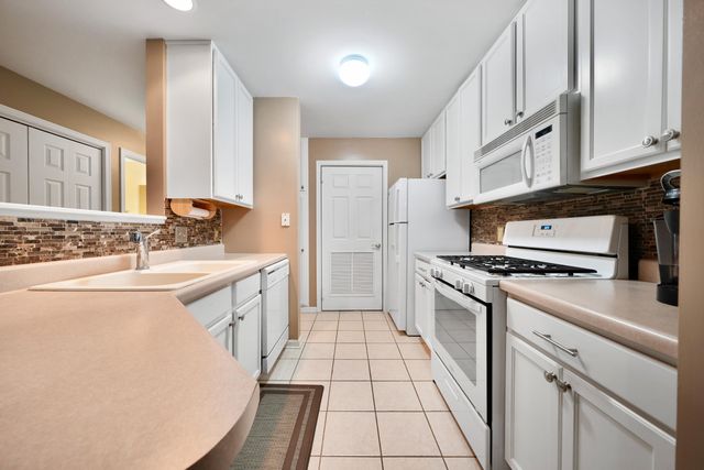 9841 Wildwood Court 2b, Highland, IN 46322