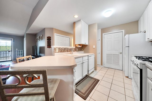 9841 Wildwood Court 2b, Highland, IN 46322