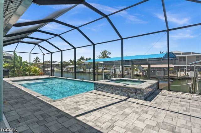 2419 Carambola LN, St James City, FL 33956