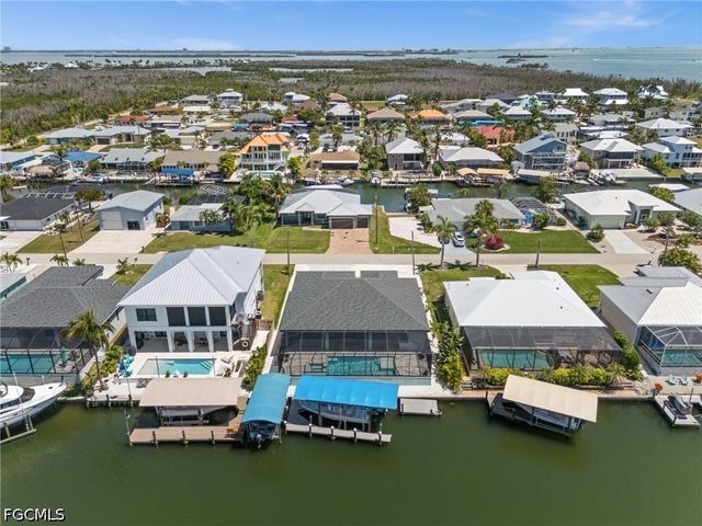 2419 Carambola LN, St James City, FL 33956