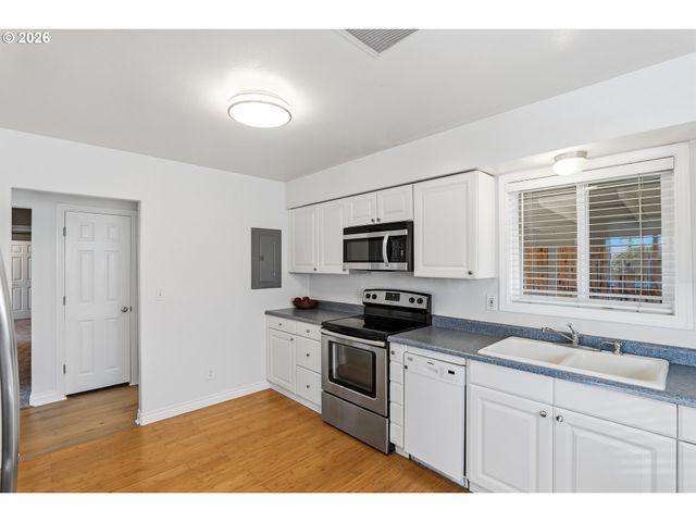 22904 Sw PINE St, Sherwood, OR 97140