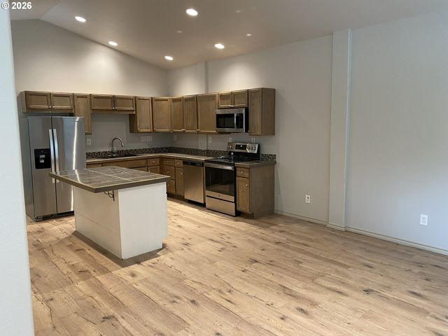 22904 Sw PINE St, Sherwood, OR 97140