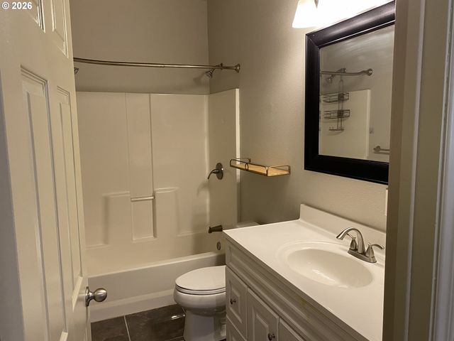 22904 Sw PINE St, Sherwood, OR 97140