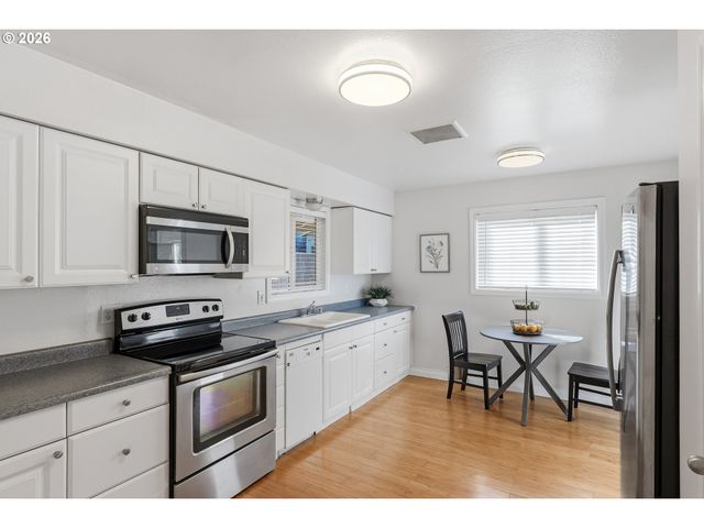 22904 Sw PINE St, Sherwood, OR 97140