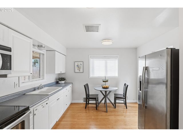 22904 Sw PINE St, Sherwood, OR 97140