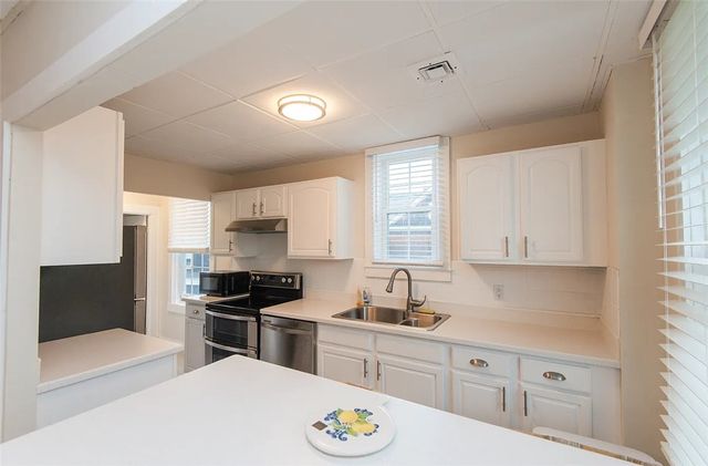 191 Coggeshall Avenue 3, Newport, RI 02840