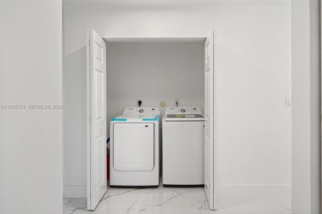 253 SW 4th St, Dania Beach, FL 33004