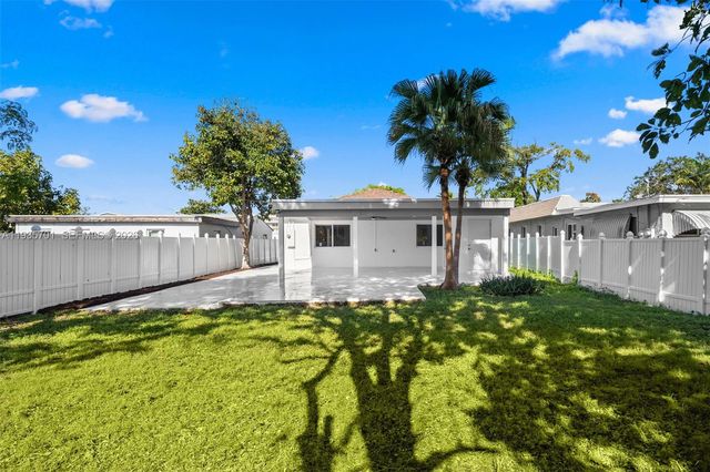 253 SW 4th St, Dania Beach, FL 33004