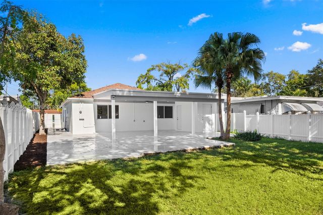 253 SW 4th St, Dania Beach, FL 33004