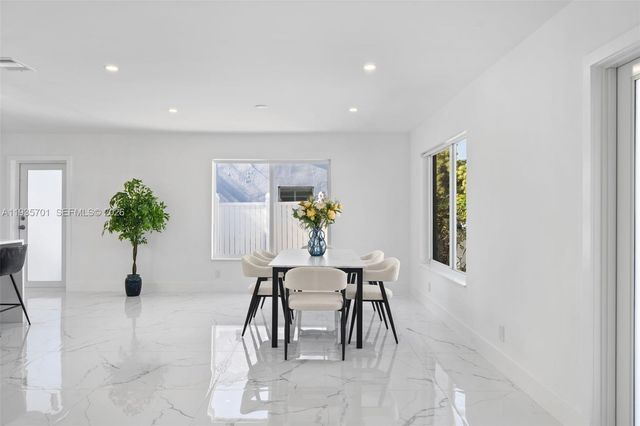 253 SW 4th St, Dania Beach, FL 33004