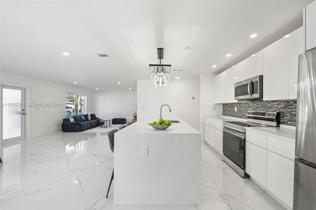 253 SW 4th St, Dania Beach, FL 33004