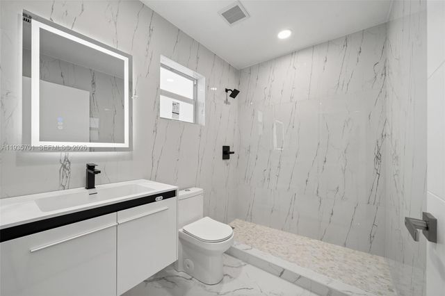 253 SW 4th St, Dania Beach, FL 33004