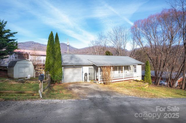 104 Melody Lane, Maggie Valley, NC 28751
