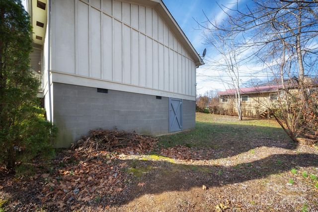 104 Melody Lane, Maggie Valley, NC 28751