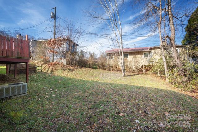 104 Melody Lane, Maggie Valley, NC 28751