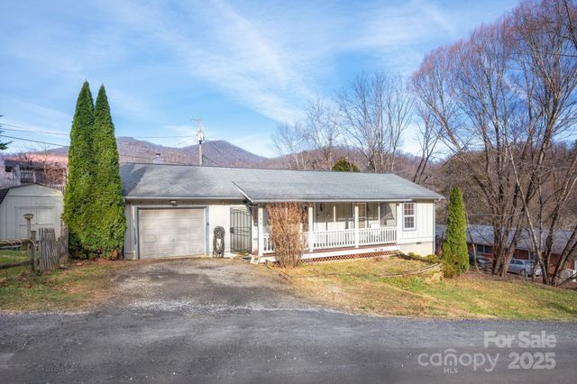 104 Melody Lane, Maggie Valley, NC 28751