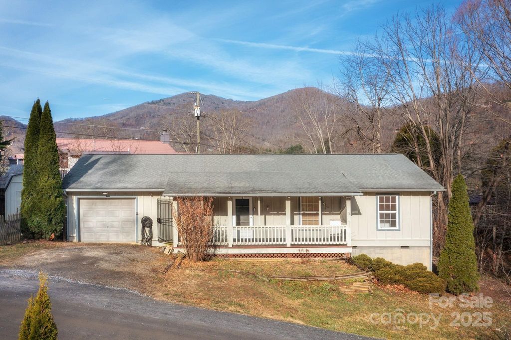 104 Melody Lane, Maggie Valley, NC 28751