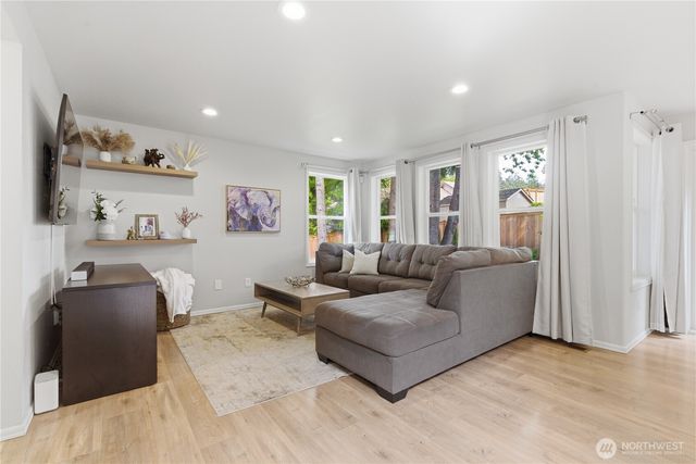 209 Casey Court, Steilacoom, WA 98388