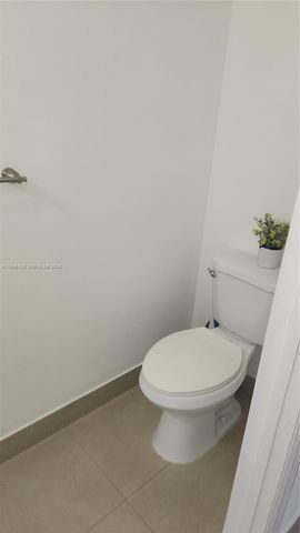 210 E Palm Cir E, Pembroke Pines, FL 33025