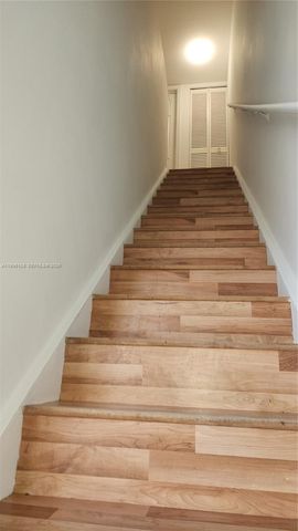 210 E Palm Cir E, Pembroke Pines, FL 33025