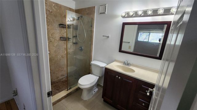 210 E Palm Cir E, Pembroke Pines, FL 33025