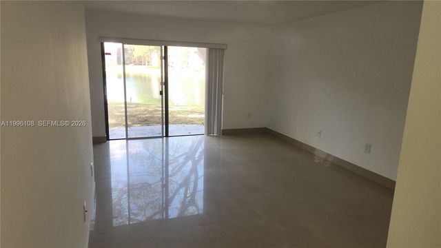 210 E Palm Cir E, Pembroke Pines, FL 33025