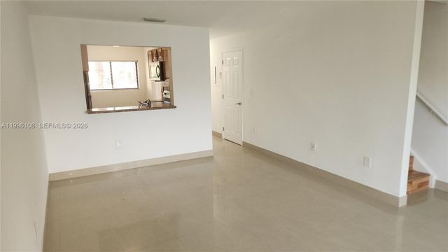 210 E Palm Cir E, Pembroke Pines, FL 33025