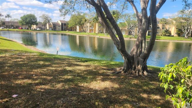 210 E Palm Cir E, Pembroke Pines, FL 33025