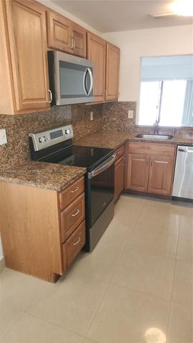 210 E Palm Cir E, Pembroke Pines, FL 33025