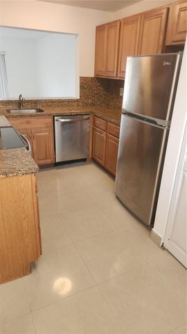 210 E Palm Cir E, Pembroke Pines, FL 33025